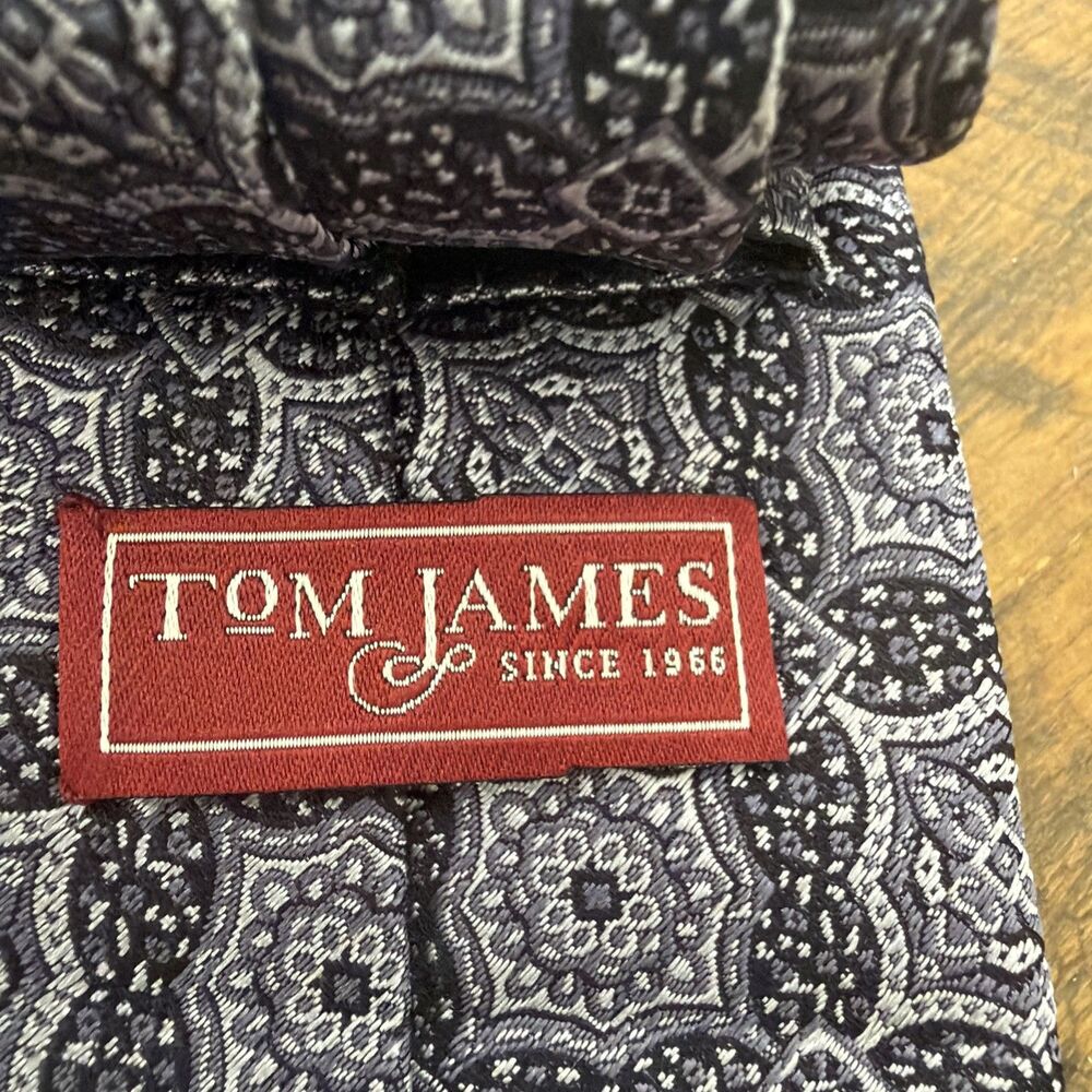 Tom James USA 100% Silk Tie Medallion Executive Vintage Ivy Dark Academia - Picture 3 of 5